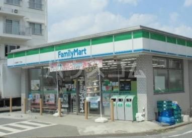 コンビニ　ファミリーマート北区豊島二丁目店（コンビニ）まで17m
