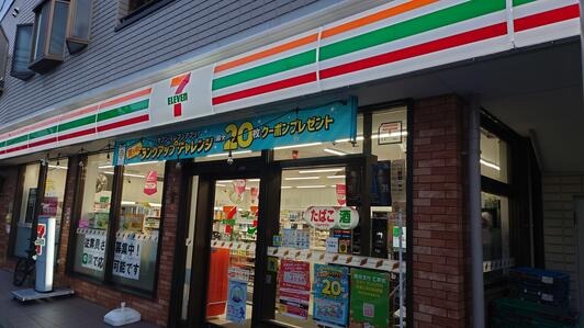コンビニ　セブンイレブン板橋南町店（コンビニ）まで369m