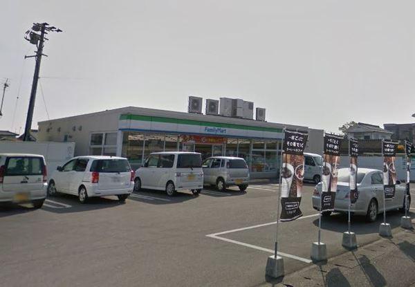コンビニ　ファミリーマート島之内店（コンビニ）まで677m