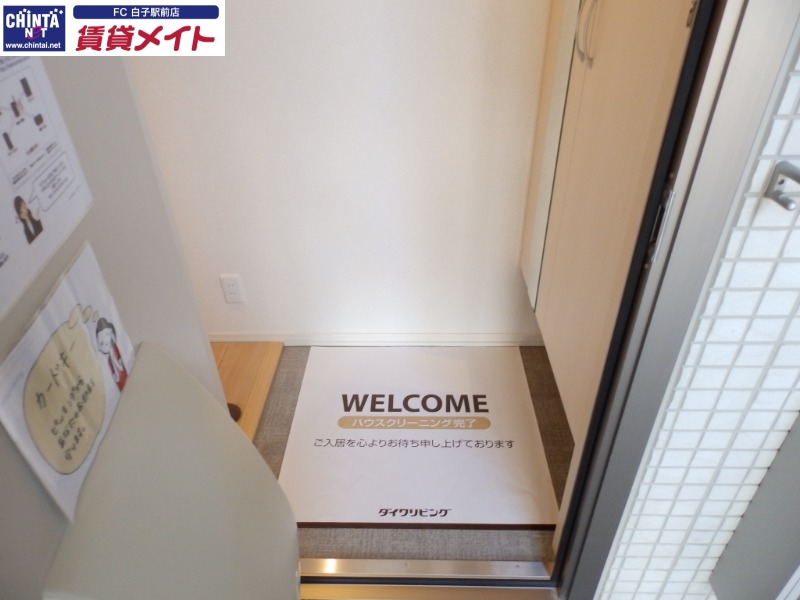 玄関　同タイプのお部屋です