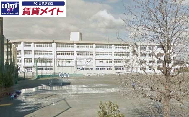 中学校　鈴鹿市立鼓ケ浦中学校（中学校）まで884m