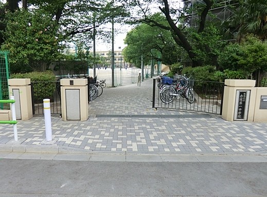 中学校　赤塚第一中学校（中学校）まで376m