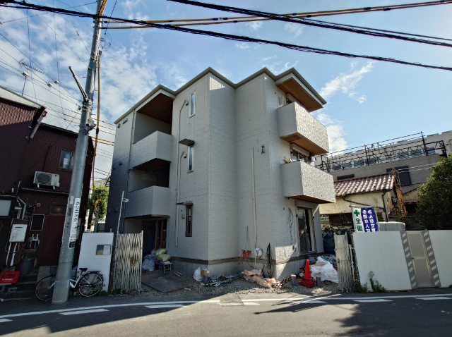 その他　軽量鉄骨造３階建