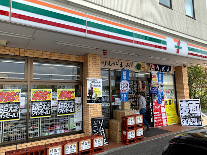 コンビニ　セブンイレブン 松戸小山店（コンビニ）まで636m