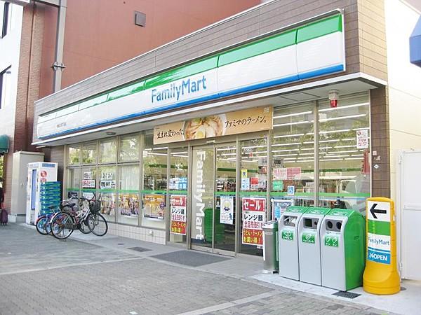 コンビニ　ファミリーマート 南堀江四丁目店（コンビニ）まで120m