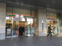 コンビニ　セブン-イレブン 港区海岸１丁目店（コンビニ）まで103m