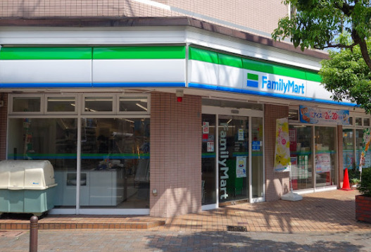 コンビニ　ファミリーマート 大森北店（コンビニ）まで472m