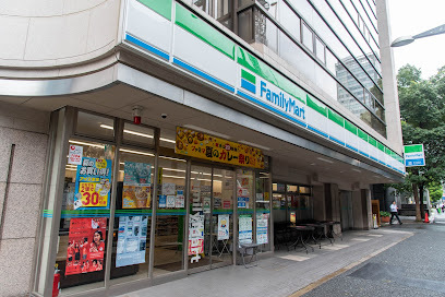 コンビニ　ファミリーマート赤坂一丁目店（コンビニ）まで358m