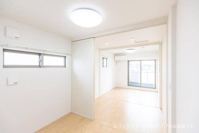 ヒカルサ東川口サウスの居間写真