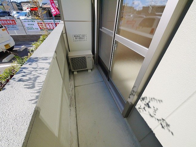 バルコニー　お洗濯にも活躍する広いバルコニーです