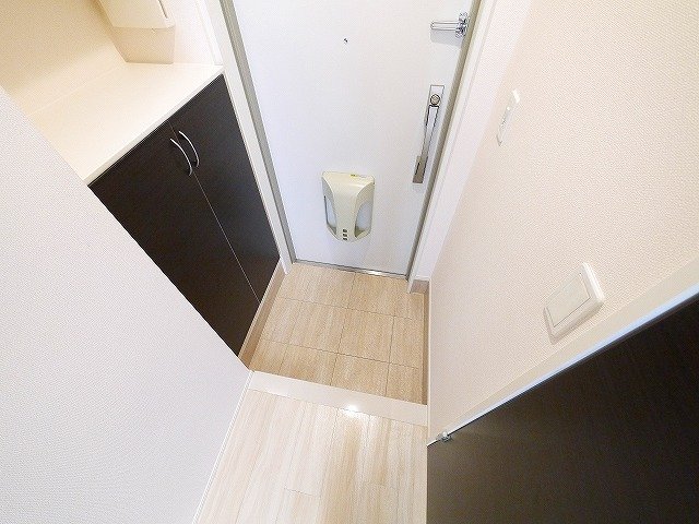 玄関　シューズボックスで靴を整頓できます
