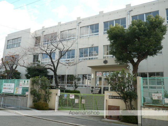小学校　堺市立小学校少林寺小学校（小学校）まで942m