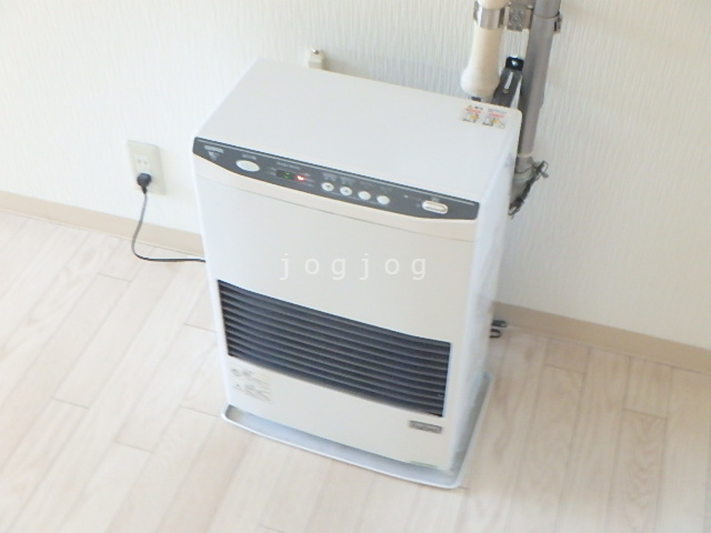 その他設備　冬はあったか石油ストーブです。