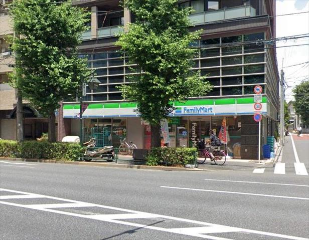 コンビニ　ファミリーマート（コンビニ）まで300m