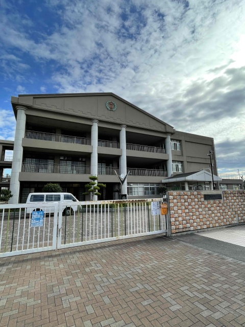 小学校　加古川市立氷丘小学校（小学校）まで624m