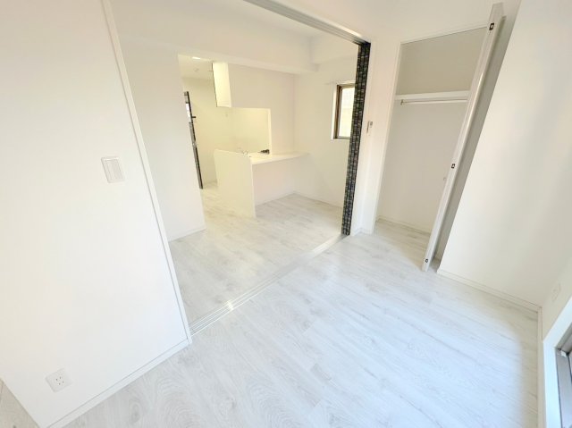 その他部屋・スペース　ゆとりのあるベッドルームで快適な睡眠をとってくださいね。