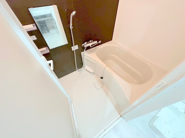 バス・シャワールーム　ゆったりと入るなら、お風呂とトイレとは別々が嬉しいですよね。