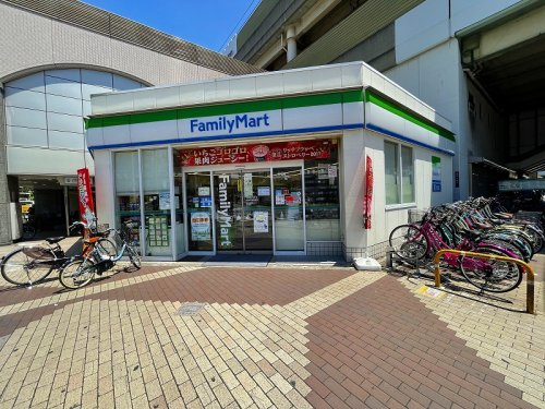 コンビニ　ファミリーマート 近鉄布施駅前店（コンビニ）まで563m