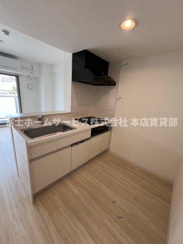 キッチン　同じタイプの反転のお部屋です。