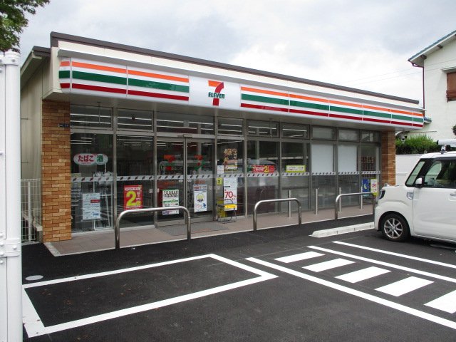 コンビニ　セブン－イレブン　寝屋川成田町店（コンビニ）まで636m