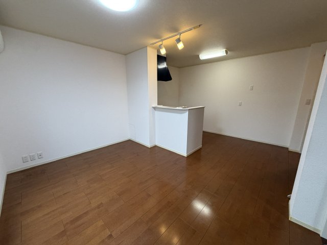 アムール姫路南の居間写真