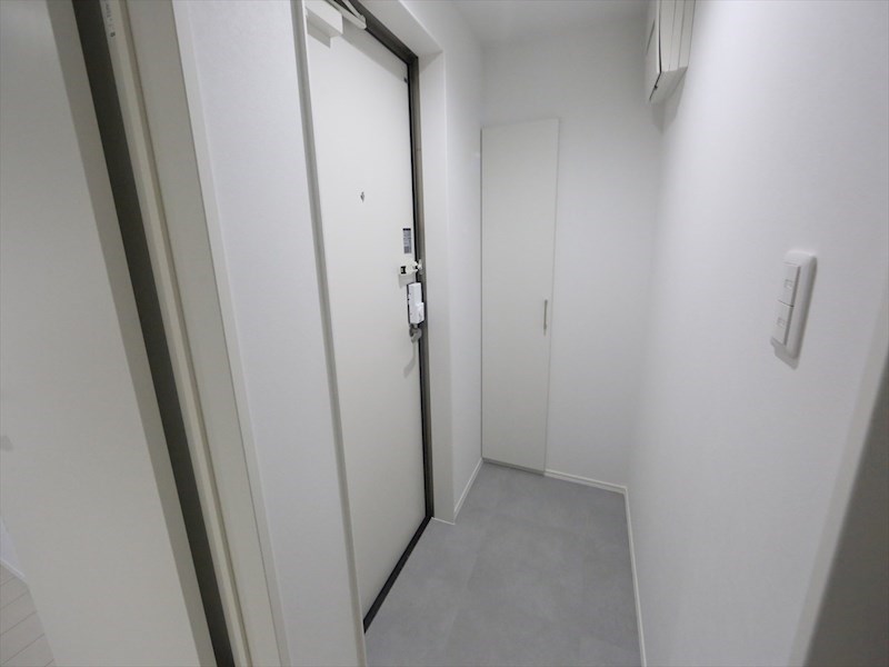 玄関　玄関　シューズボックス付（収納充実してます）