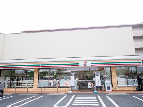 コンビニ　セブン－イレブン足立入谷１丁目（コンビニ）まで964m