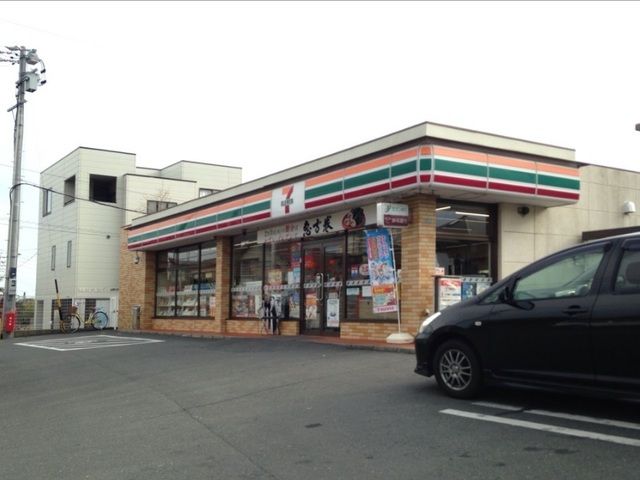 コンビニ　セブンイレブン浜松鴨江３丁目店（コンビニ）まで240m