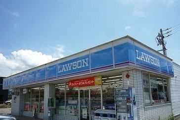 コンビニ　ローソン西中店（コンビニ）まで700m