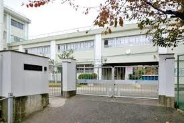 小学校　川崎市立千代ケ丘小学校（小学校）まで884m