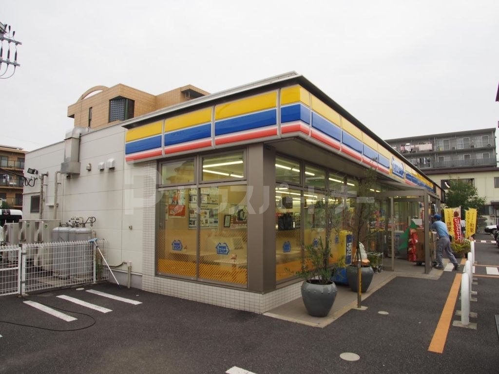 コンビニ　ミニストップ市川田尻3丁目店（コンビニ）まで650m