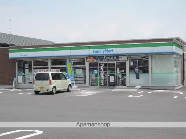 コンビニ　ファミリーマート（コンビニ）まで858m