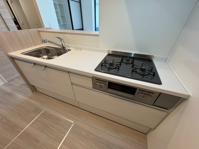 キッチン　※建築中の為、実際のお部屋と仕様が異なるケースがございます。