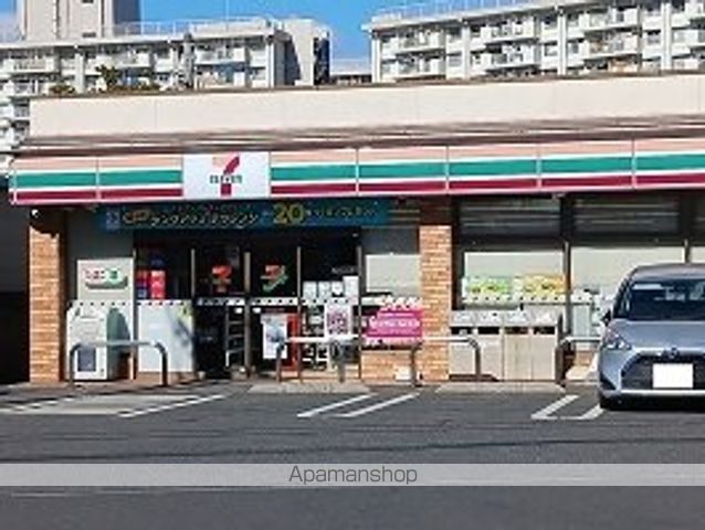 コンビニ　セブンイレブン（コンビニ）まで298m