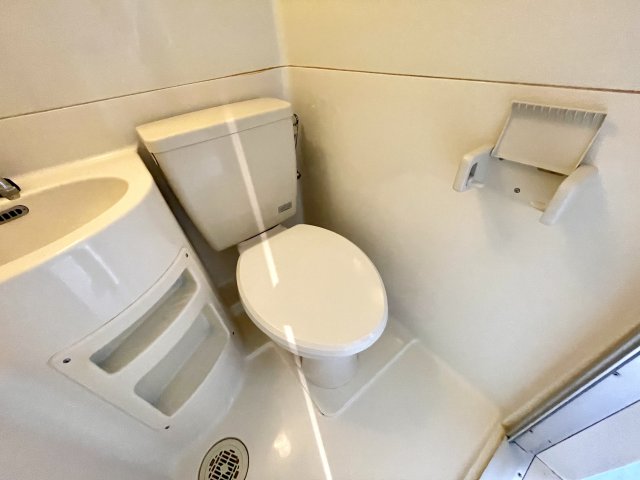 トイレ　浴室内にトイレがあります♪