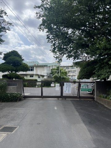中学校　松戸市立第五中学校（中学校）まで564m