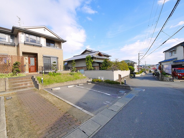 駐車場　車をお持ちの方に嬉しい駐車場付きの物件です