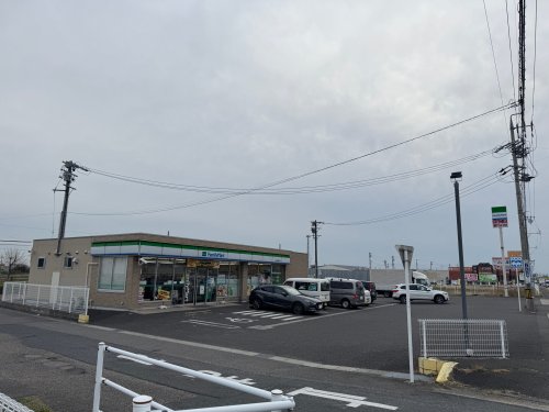 コンビニ　ファミリーマート北名古屋道下店（コンビニ）まで777m