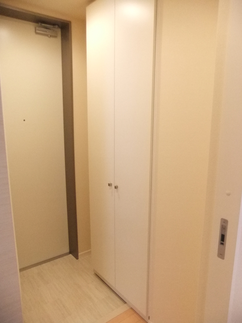 玄関　※室内写真は別号室の写真となります。