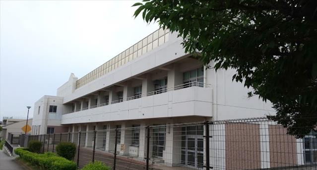 中学校　横浜市立岩井原中学校（中学校）まで544m