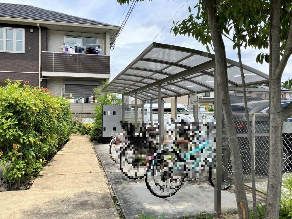 建物外観　駐輪場（敷地内２か所あり）