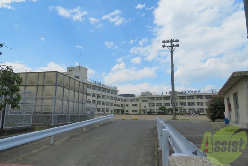 小学校　仙台市立西多賀小学校（小学校）まで432m