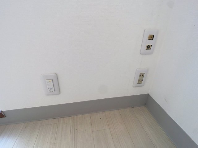 その他　掲載写真は同型の左右反転の部屋を掲載しております。仕様等が異