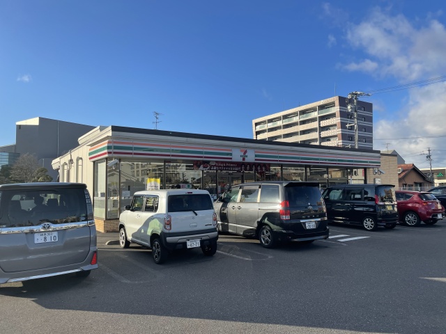 コンビニ　セブンイレブン　穂積駅前通店（コンビニ）まで768m