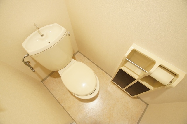 トイレ　収納キャビネット付きトイレです