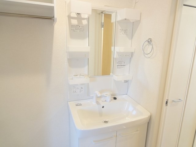 洗面設備　コンパクトで使いやすい洗面所