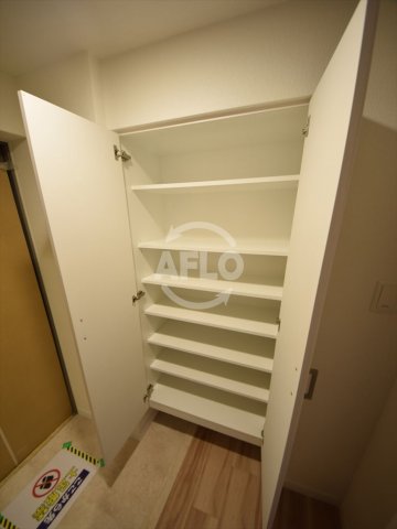 収納　レオンコンフォート大手前ラトゥール　シューズボックス