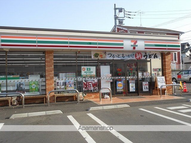 コンビニ　セブンイレブン（コンビニ）まで77m