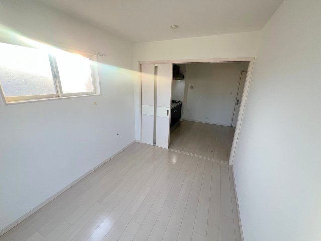 その他部屋・スペース　ゆとりのあるベッドルームで快適な睡眠をとってくださいね。