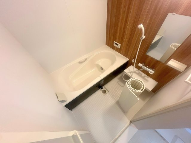 バス・シャワールーム　広めのお風呂は一日の疲れを癒してくれます。